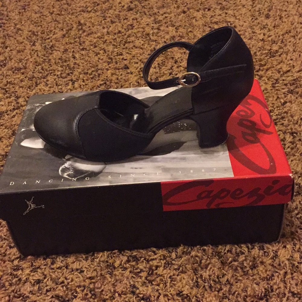 Capezio Character shoe